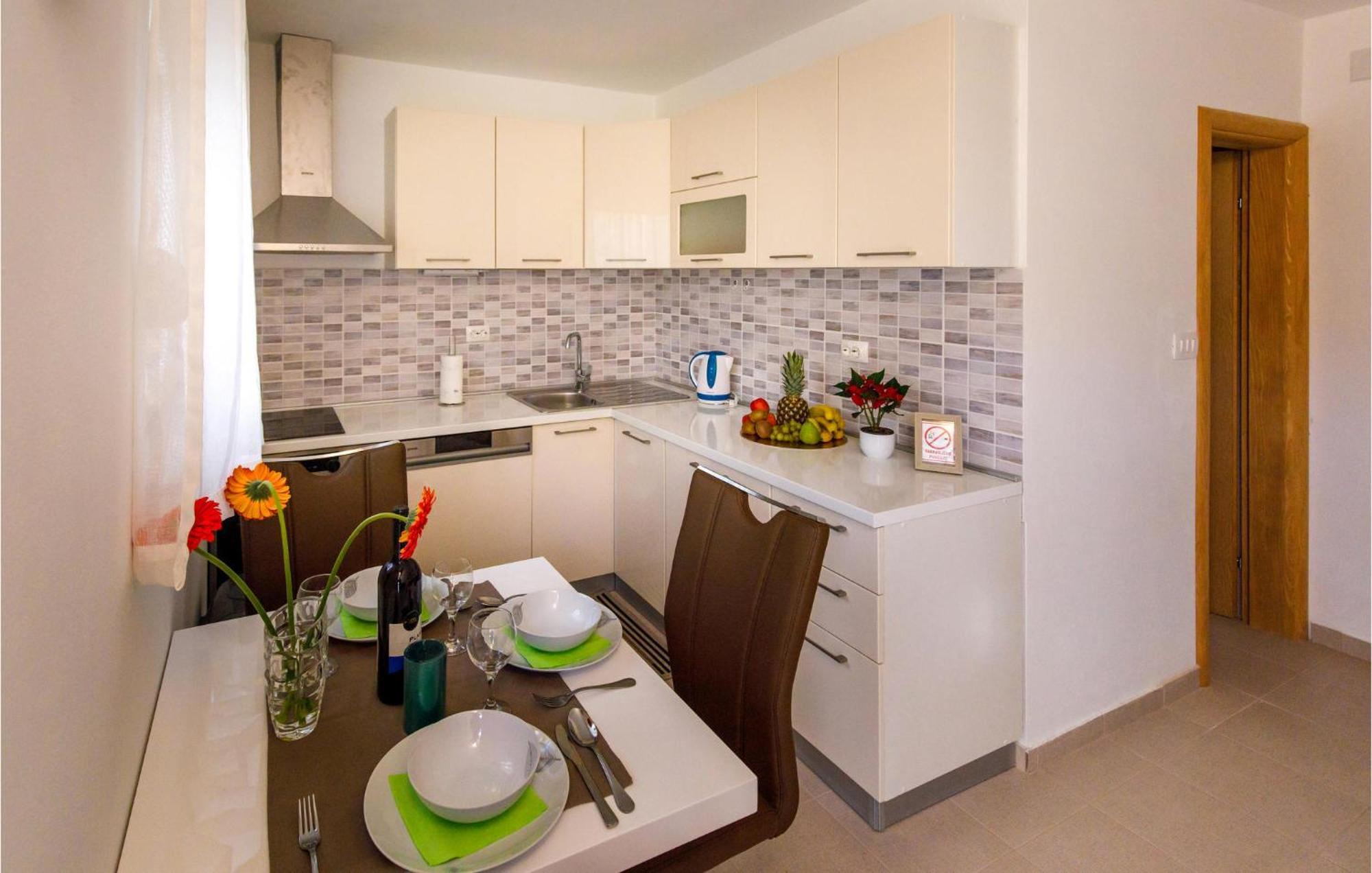 Gorgeous Home In Knin With Kitchen Kovacic Экстерьер фото